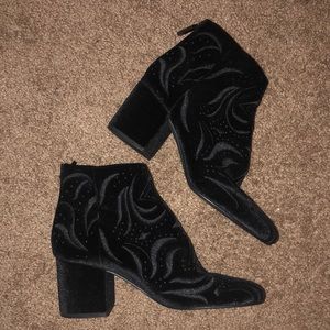 EUC Dolce Vita Ibis black bootie 8.5